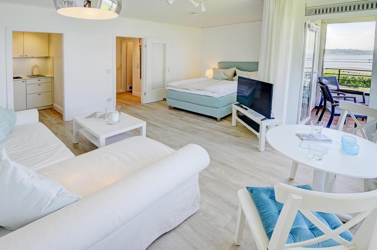 Fewo1846 - Fjordview - Komfortables Studioapartment Mit Balkon Und Meerblick Glucksburg Bagian luar foto